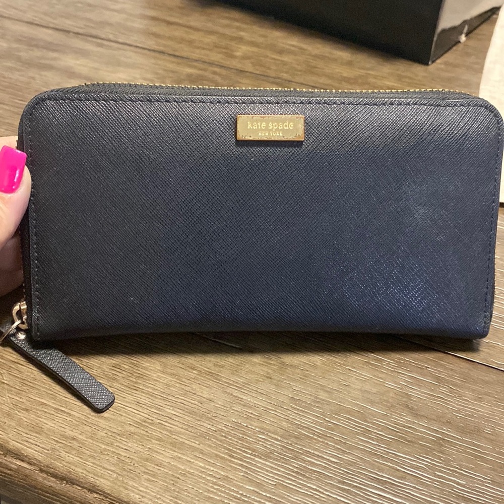 Black Kate spade zip up wallet